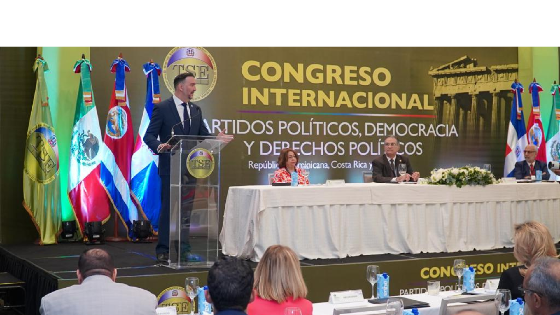 Gerardo de Icaza dice el 3% de los países del mundo tendieron a ser más democráticos, en contraposición al 36% se hicieron más autoritarios.