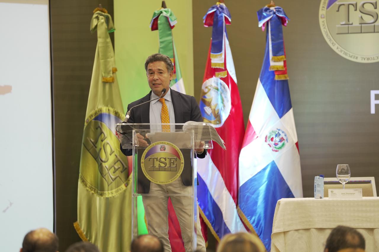 Democracia está fuertemente amenazada en muchos países asegura director Instituto de Derechos Humanos-IIDH y del Centro de Asistencia y Promoción Electoral-CAPEL