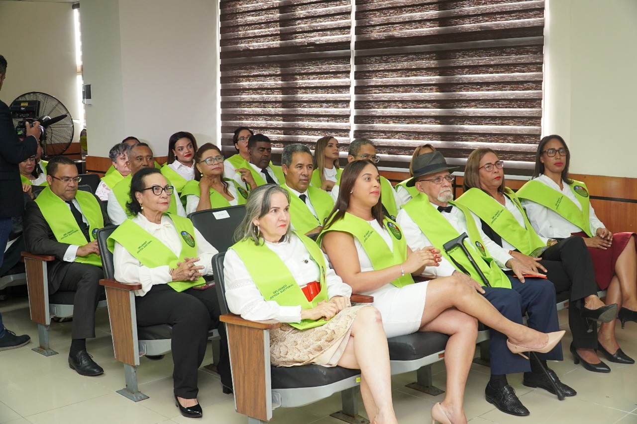 Tribunal Superior Electoral gradúa delegados de partidos, agrupaciones y movimientos políticos de Diplomado en Justicia Electoral