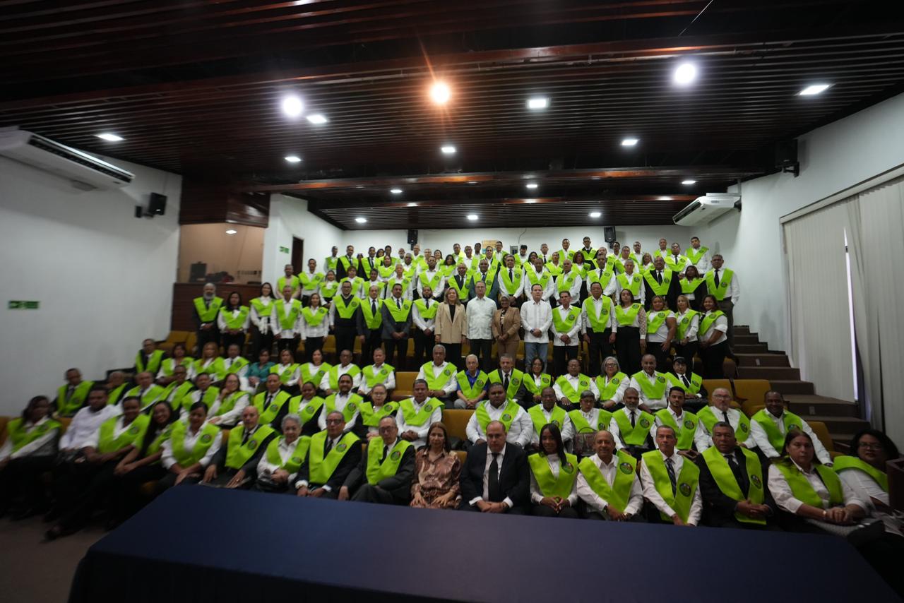 Tribunal Superior Electoral gradúa delegados de partidos, agrupaciones y movimientos políticos en Diplomado en Justicia Electoral en Santiago