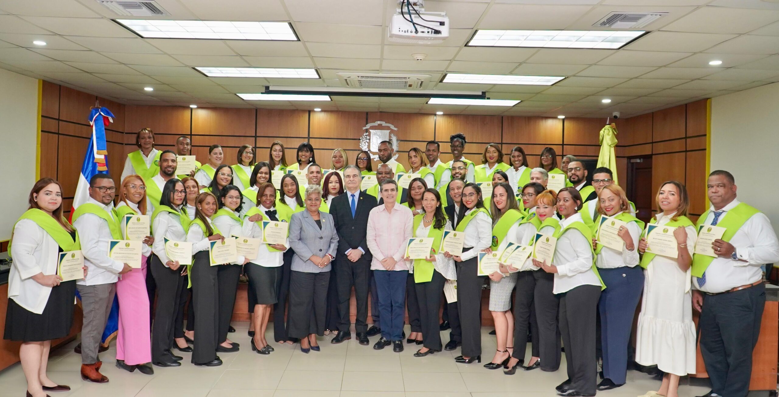 Tribunal Superior Electoral Gradúa a 73 Profesionales en Diplomado Rectificación de Actas y Cambios de Nombre