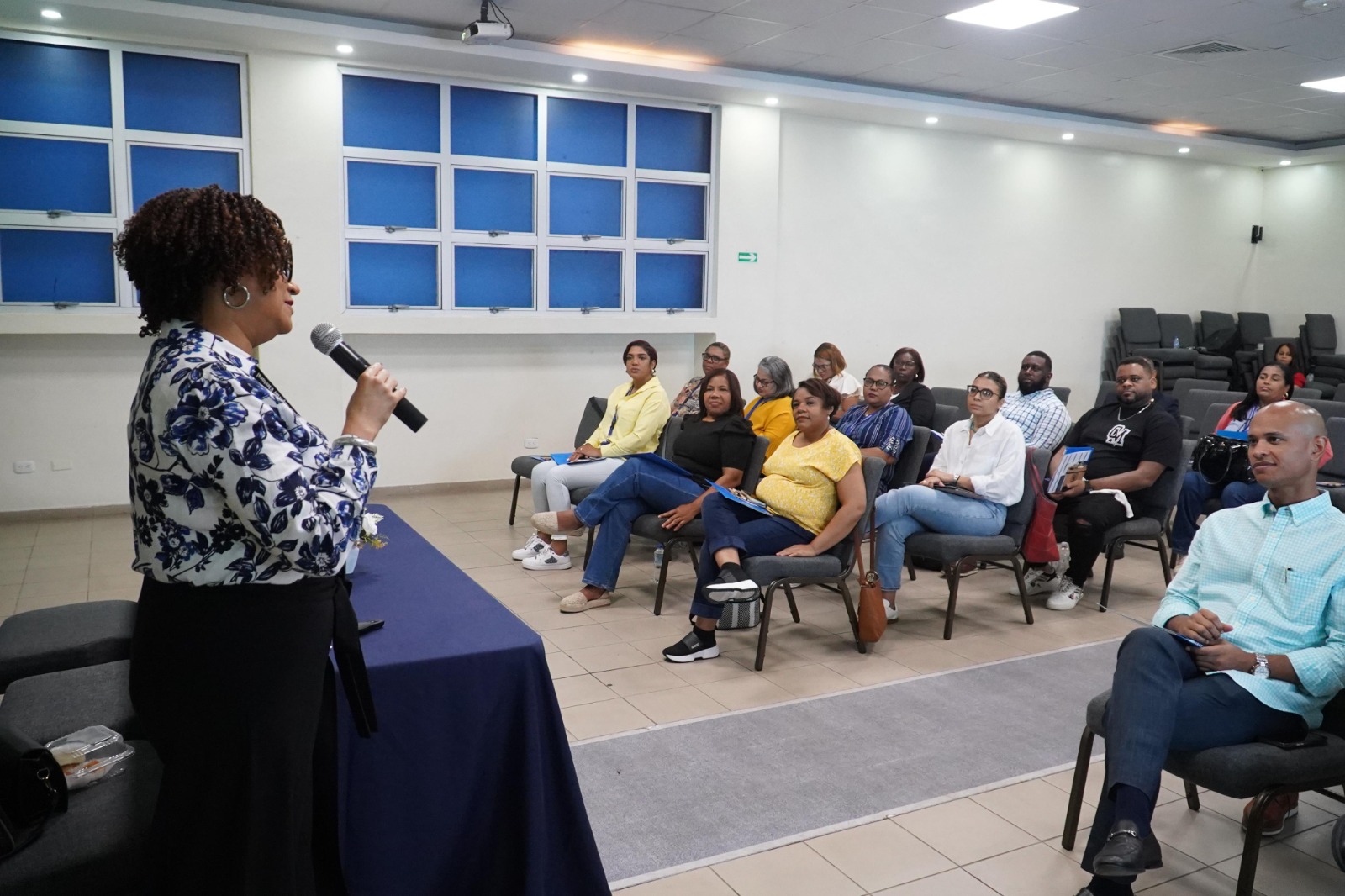 TSE CAPACITA COLABORADORES DIRECCIÓN DE PASAPORTES EN RECTIFICACIÓN DE ACTAS Y CAMBIO DE NOMBRE